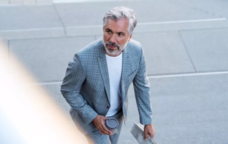 Who can I contact to get financial advice ? Switzerland